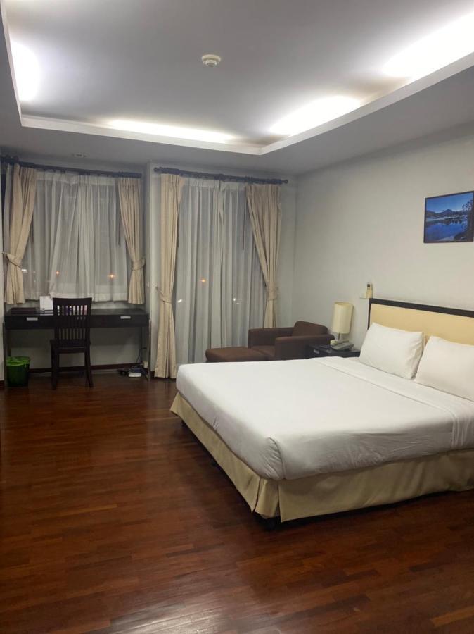 The Park 304 Executive Serviced Apartment Si Maha Phot 외부 사진
