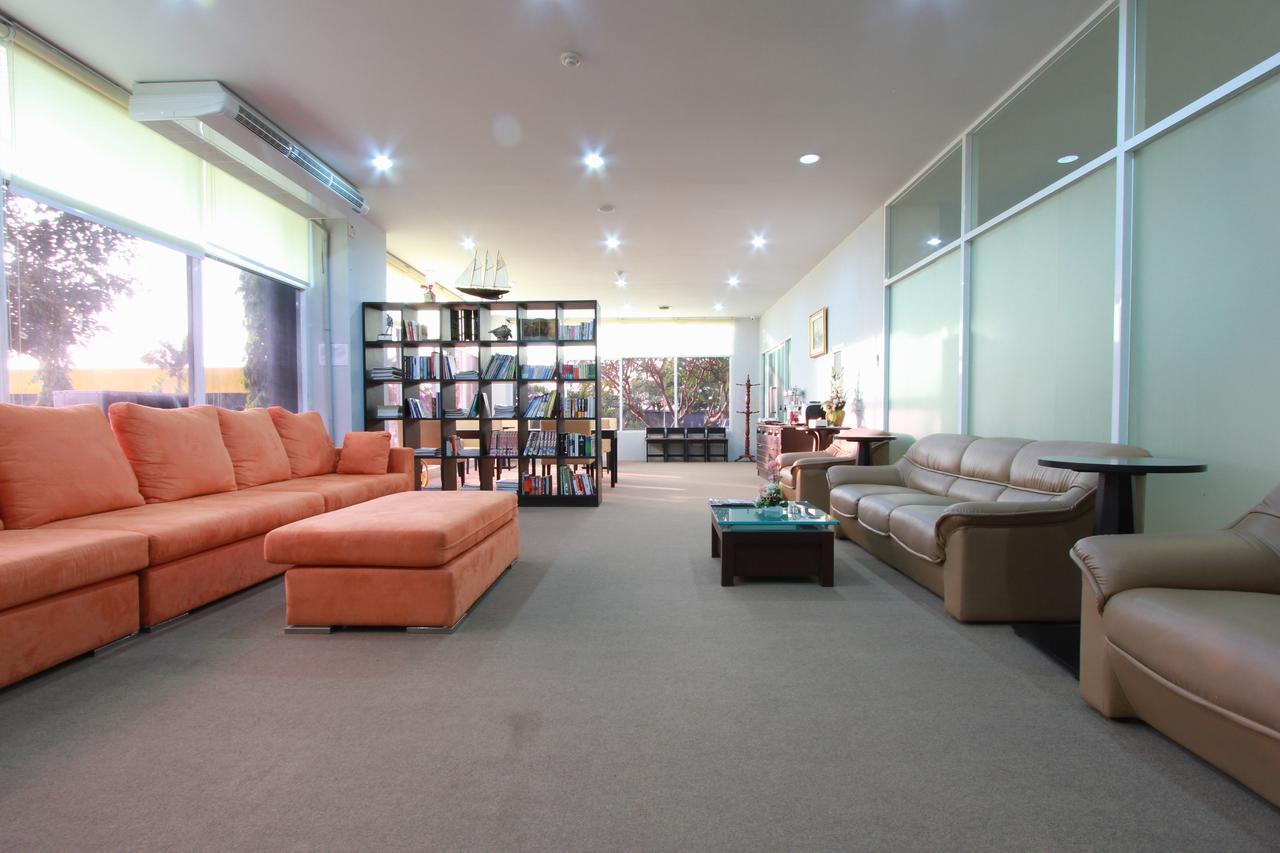 The Park 304 Executive Serviced Apartment Si Maha Phot 외부 사진