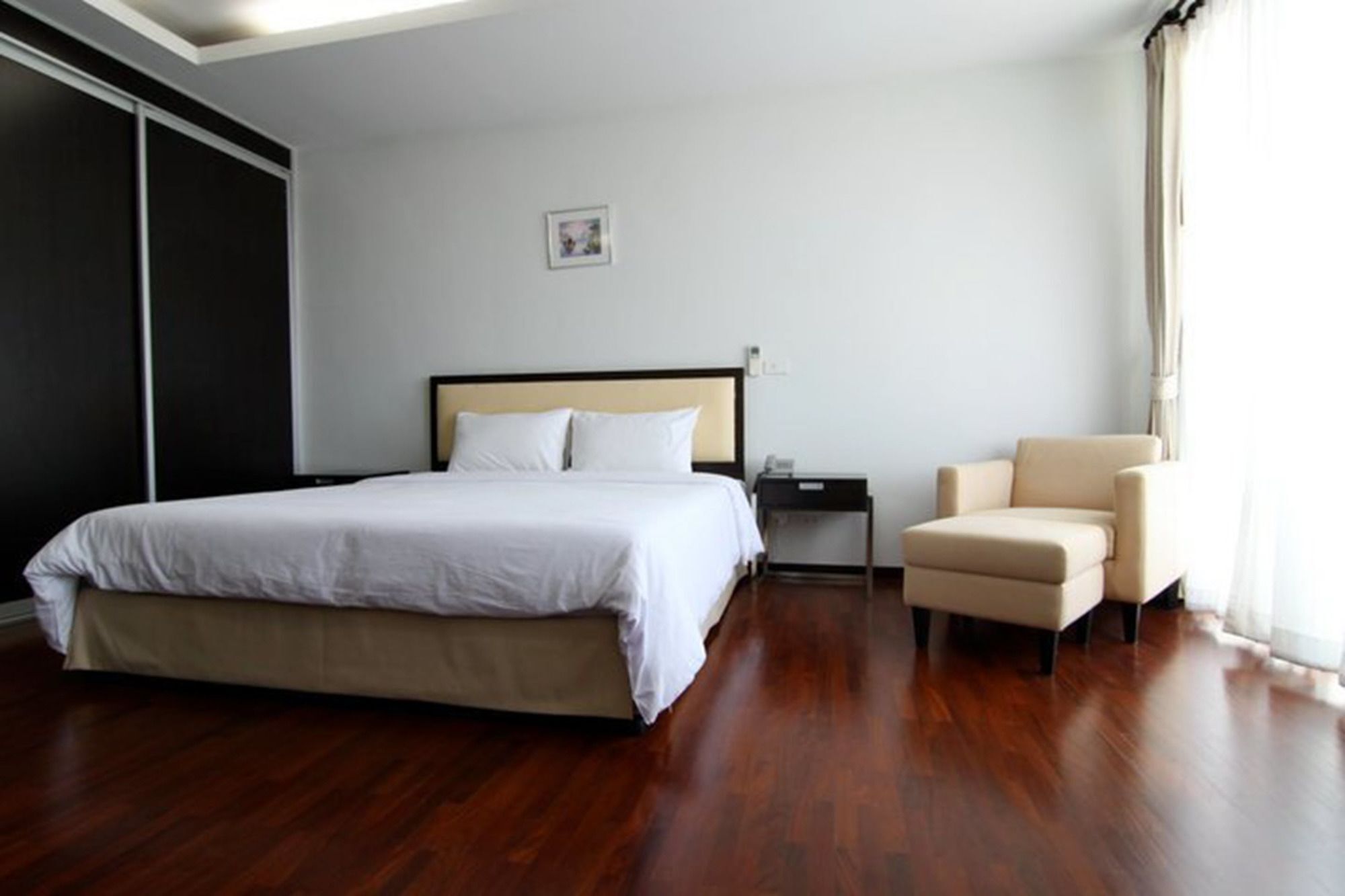 The Park 304 Executive Serviced Apartment Si Maha Phot 외부 사진