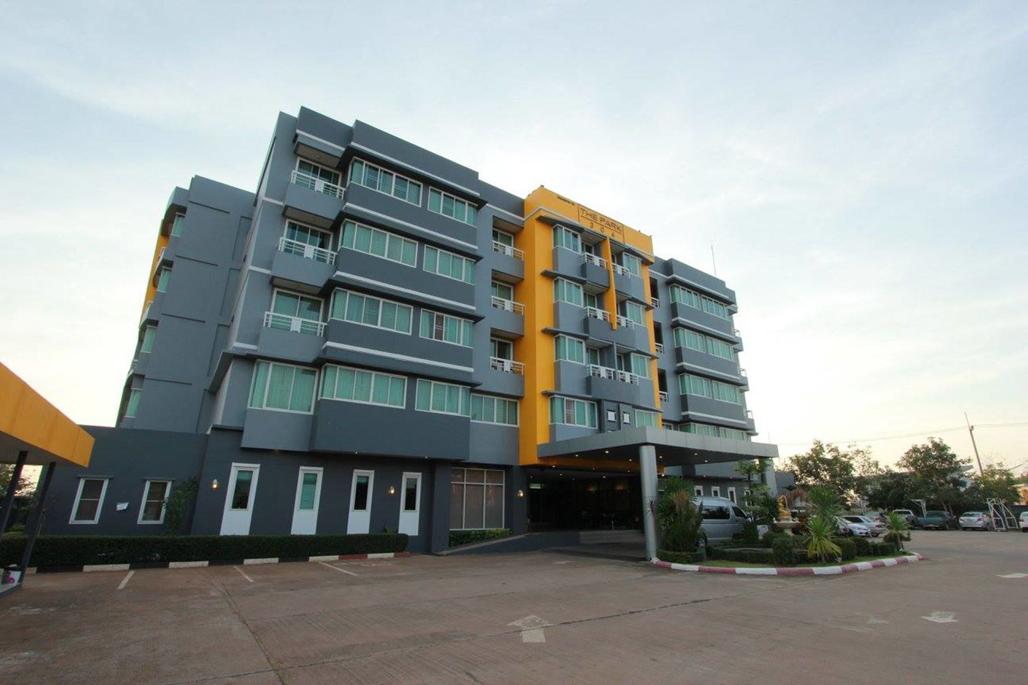 The Park 304 Executive Serviced Apartment Si Maha Phot 외부 사진