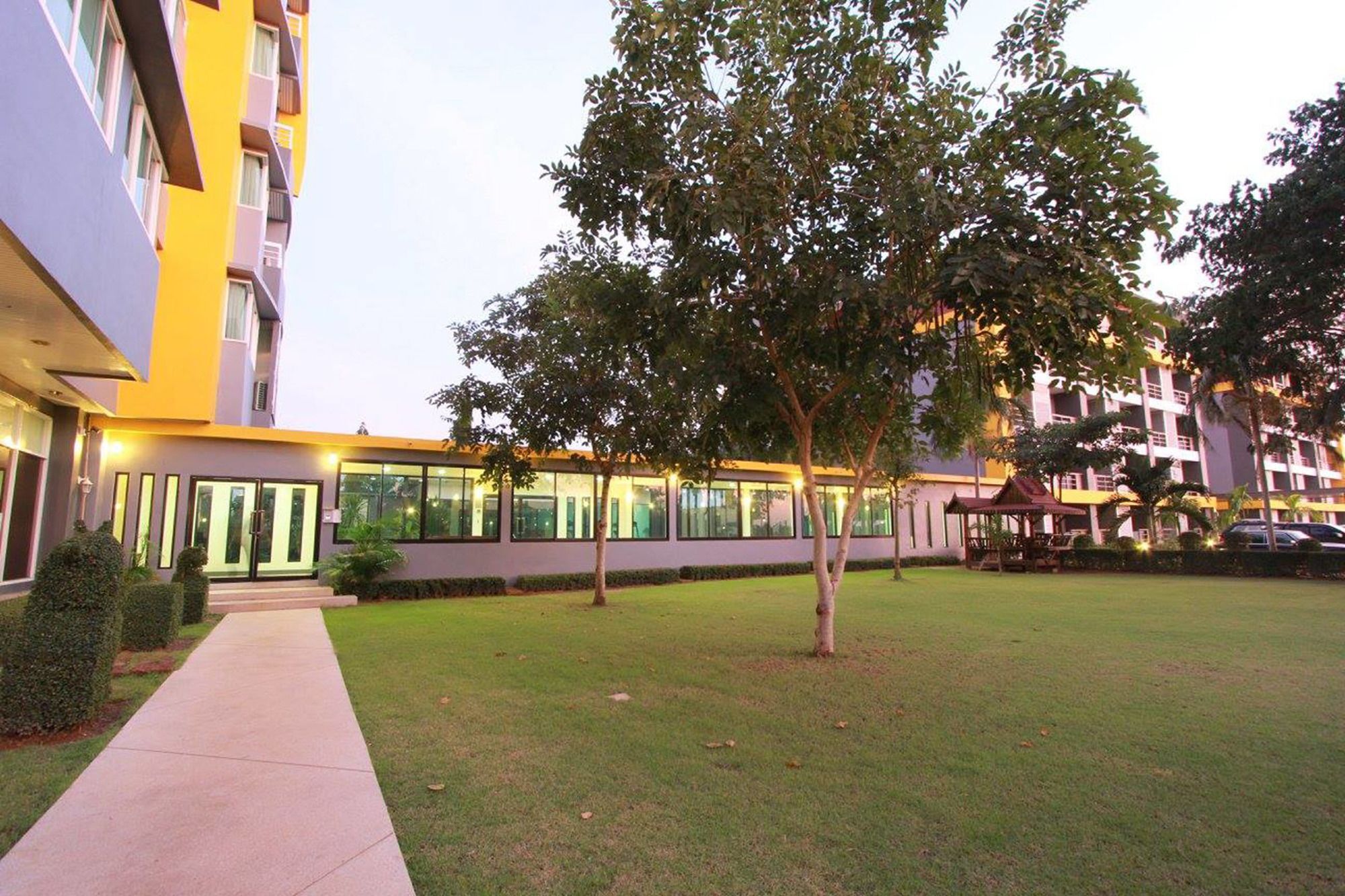 The Park 304 Executive Serviced Apartment Si Maha Phot 외부 사진